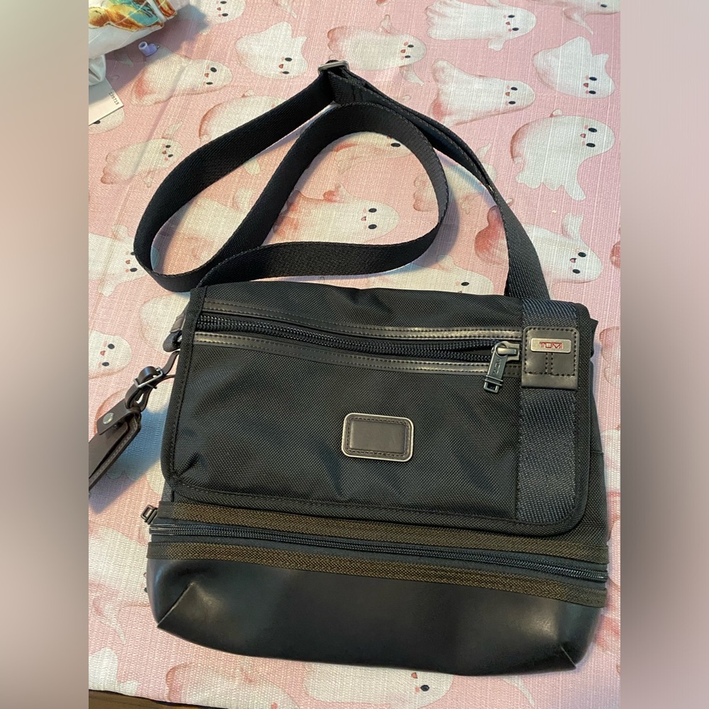 TUMI alpha bravo Beale NWOT crossbody